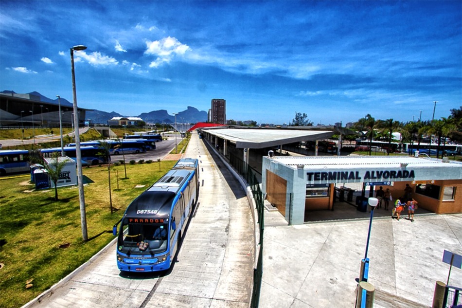 O BRT Transcarioca liga a Barra da Tijuca, na Zona Oeste, ao Aeroporto Internacional Tom Jobim (Galeão), na Ilha do Governador. Foto: Blog do Planalto (20/11/2013)