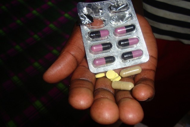 O maior acesso ao tratamento com antirretrovirais diminuiu em 43% as mortes derivadas do HIV/aids. Foto: Miriam Gathigah/IPS