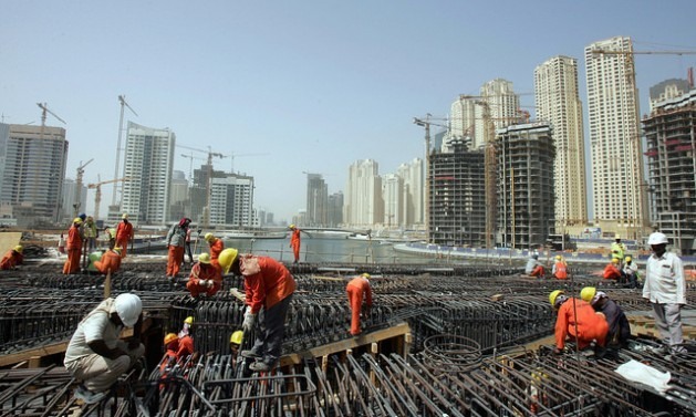  Trabalhadores paquistaneses em uma construção em Dubai. Foto: S. Irfan Ahmed/IPS