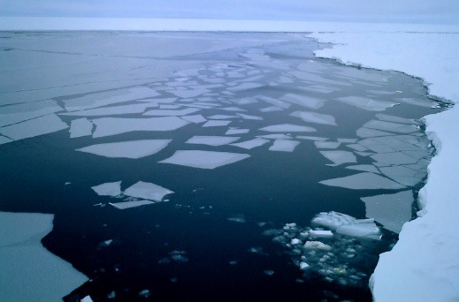 Gelo marinho se rompe na Antártida. Foto: Ted Scambos/NSIDC