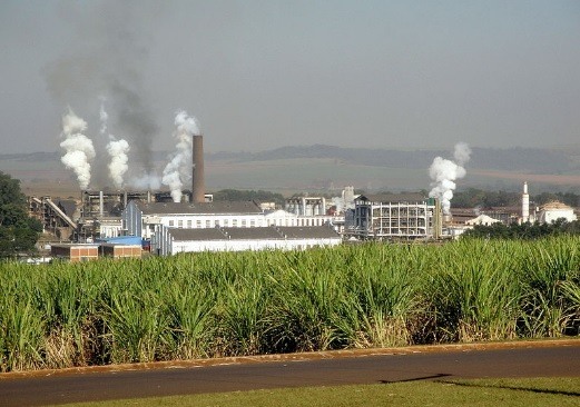 Usina de etanol em Pradápolis, SP. Foto: Creative Commons