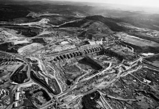 Vista aérea da construção da Barragem de Belo Monte no Rio Xingu, Altamira, Pará, Brasil