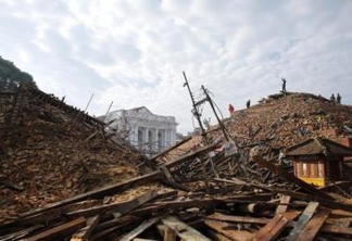 Após terremotos, brasileiros começam a deixar o Nepal
