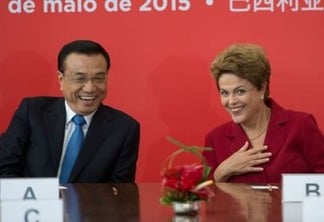 A presidenta Dilma Rousseff e o primeiro-ministro da China, Li Keqiang, durante cerimônia de assinatura de atos, no Palácio do Planalto. Foto: Marcelo Camargo/Agência Brasil