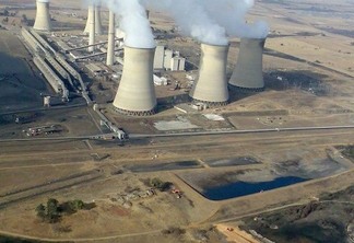 Central de energia movida a carvão em Middelburg, na África do Sul. Foto: Gerhard Roux/CC BY-SA 4.0-3.0-2.5-2.0-1.0

