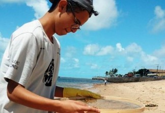 Coral Vivo caracteriza lixo marinho com estudantes sendo cientistas cidadãos