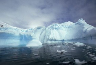Gelo marinho na Antártida tem redução recorde