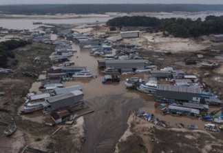 Em Manaus, rio Negro atinge o menor nível em mais de 120 anos