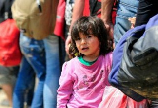 Crianças migrantes e refugiadas do mundo estão sendo excluídas da educação, diz relatório