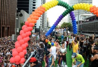 São Paulo - 21ª Parada do Orgulho LGBT, com o tema Independente de nossas crenças, nenhuma religião é lei. Todas e todos por um Estado laico, na Avenida Paulista (Rovena Rosa/Agência Brasil)
