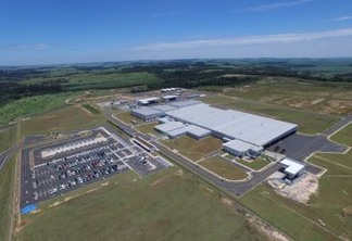 Vista aérea da planta da Toyota em Porto Feliz: complexo ocupa um terreno de 872.500 m2. Fotos: Toyota