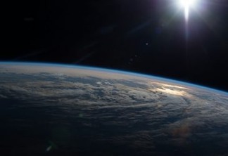 O Dia da Sobrecarga nos lembra que estamos usando mais recursos e produzindo mais carbono do que o planeta é capaz de suportar. Na imagem, a Terra vista da Estação Internacional. Foto: © Nasa